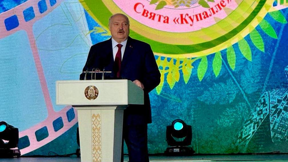 Президент Александр Лукашенко рассказал губернатору Брянской области Александру Богомазу, как обсуждал с Путиным программу «Нечерноземье»