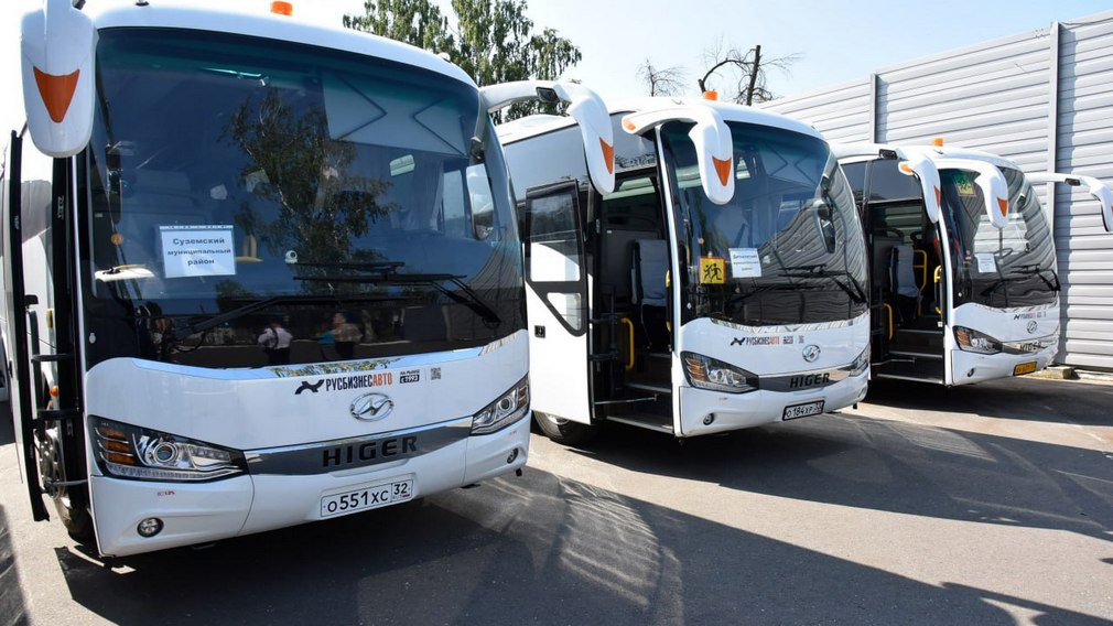 Три новых автобуса передали муниципальным образованиям Брянщины