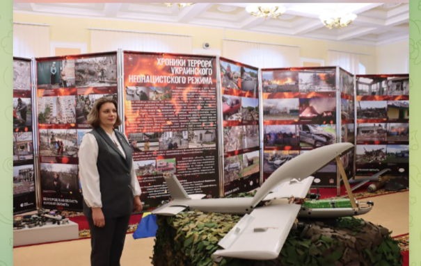 Глава региона Александр Богомаз вместе с командующим Ленинградским военным округом, командующим группировкой  войск «Север» генерал-полковником Евгением Никифоровым посетили открытую в Брянской облдуме выставку «Хроники террора украинского неонацистского режима»