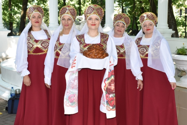 С размахом и гордостью на фестивале муниципалитетов Клетнянский район покорял сердца гостей праздника в парке Толстого в Брянске