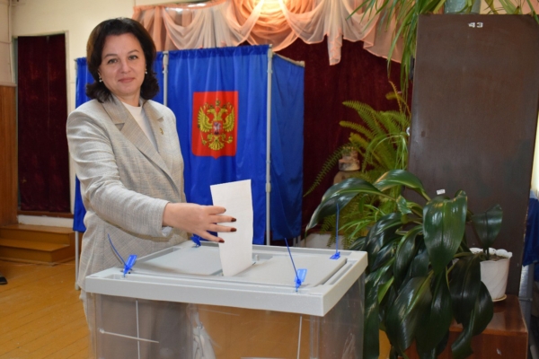Глава администрации Клетнянского района проголосовала за будущее Брянщины