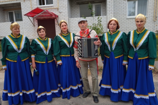 В Клетне прошла акция «Поём двором»