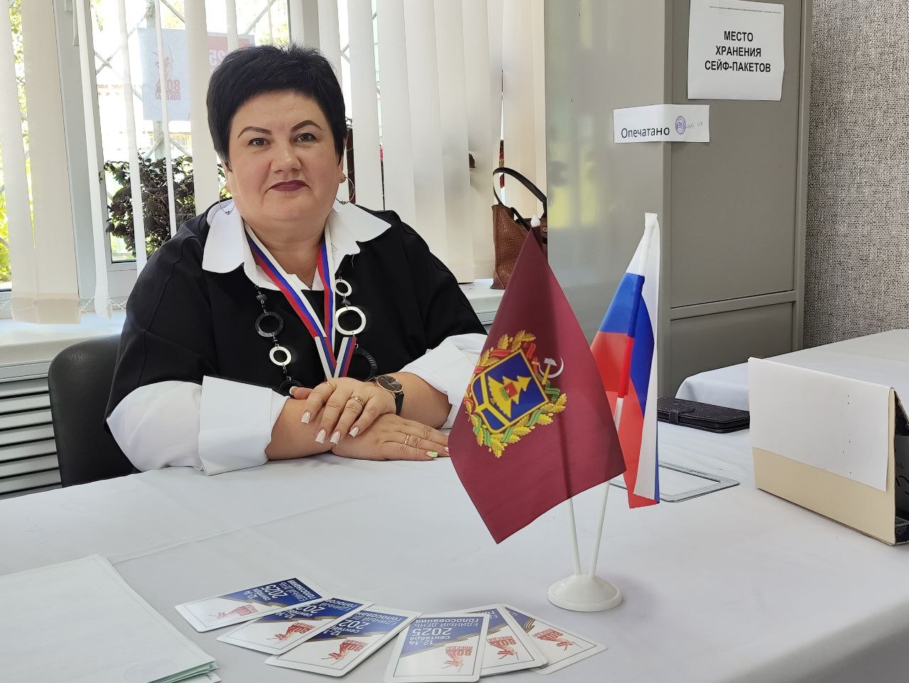Председатель Клетнянского УИКа Наталья Соловьева отмечает активность земляков на выборах Губернатора Брянской области