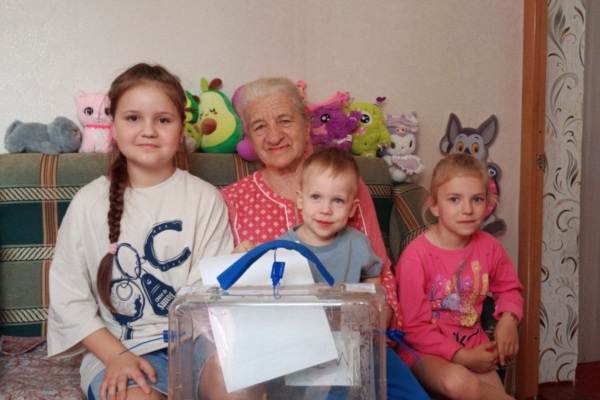 Жительница Клетни вместе с внуками сделала свой выбор, не выходя из дома