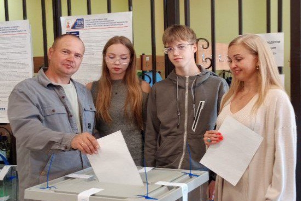 На участок клетнянцы пришли всей семьёй