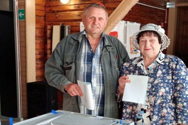 Супруги Усачёвы из Клетни, прожившие в браке почти полвека, исполнили свой гражданский долг