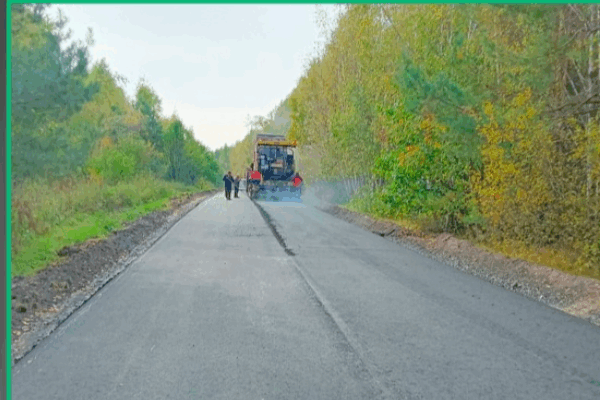 В Трубчевском районе Брянской области в рамках национального проекта «Инфраструктура для жизни» идет ремонт участка автодороги «Брянск-Новозыбков» — Трубчевск — Мошки