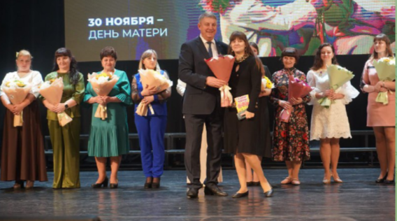 Губернатор вручил Почетные знаки Брянской области «Материнская слава»