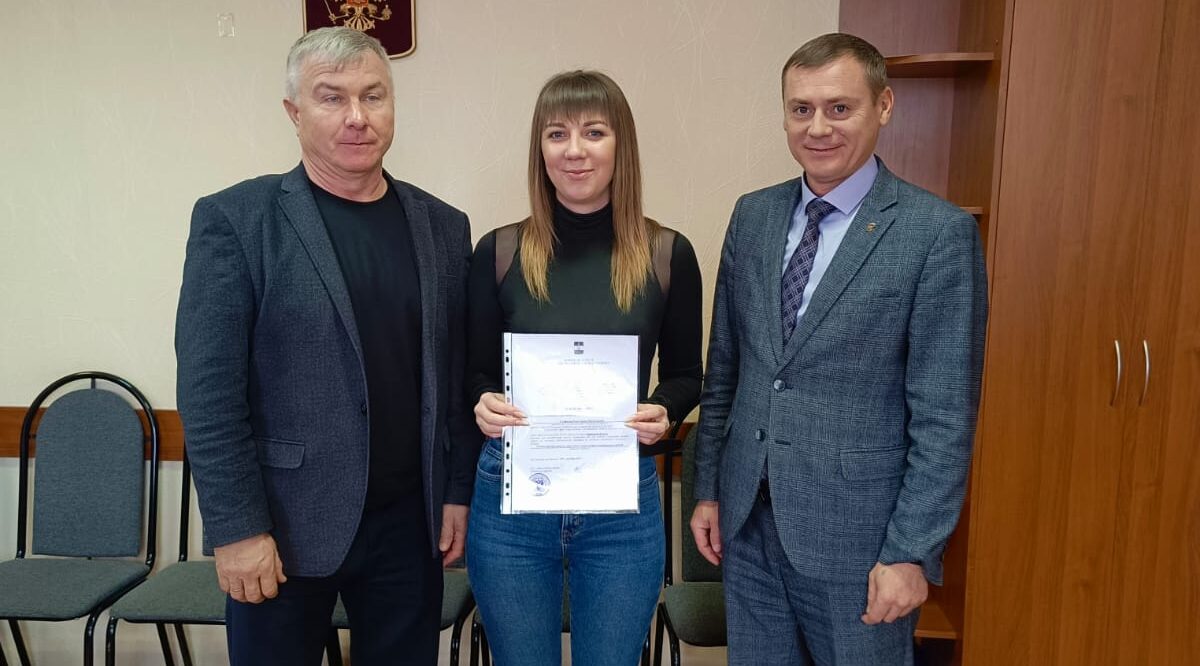 В администрации  Почепского района состоялось вручение жилищных сертификатов