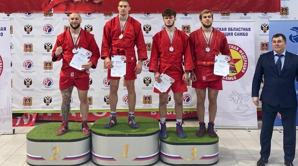 Брянские самбисты доминировали на чемпионате ЦФО, завоевав 16 медалей