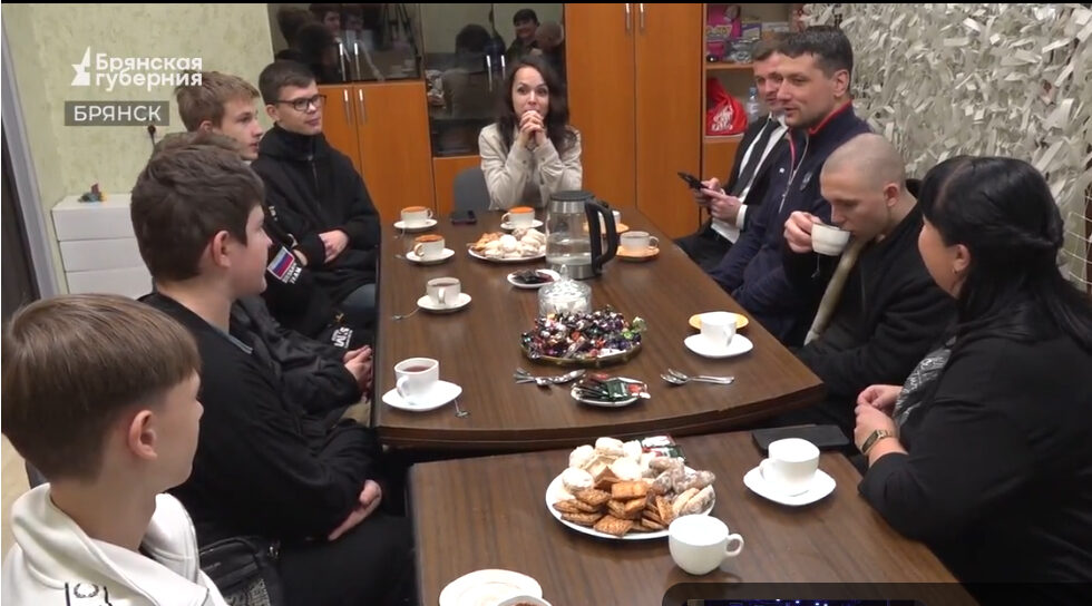 Брянский чемпион мира по самбо Осипенко встретился с подопечными фонда «Мирослава»