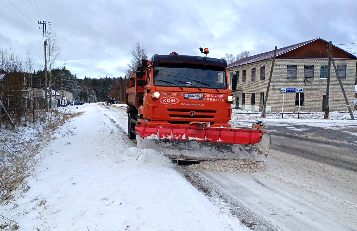 В Клетнянском районе продолжается расчистка дорог от снега