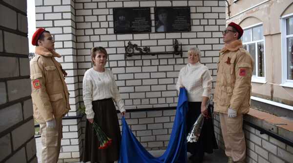 Их имена навечно вписаны  в историю школы