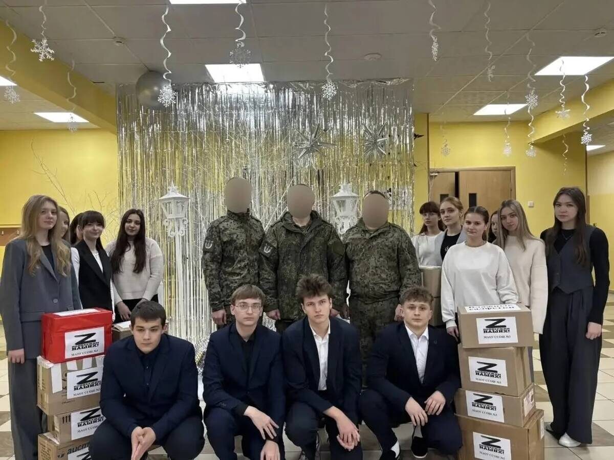 Школьники Стародуба поздравили с праздником защитников приграничья