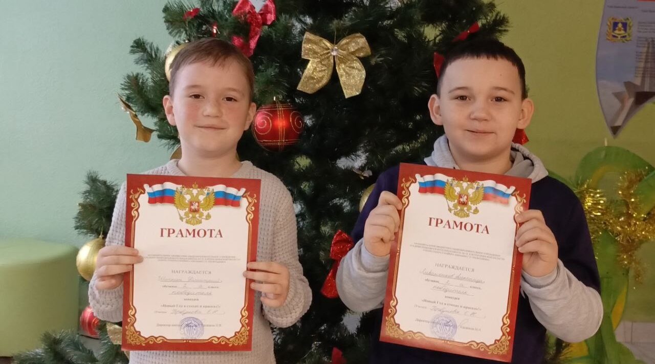 В школе №1 прошел праздник поэзии «Новый год в стихах и красках»