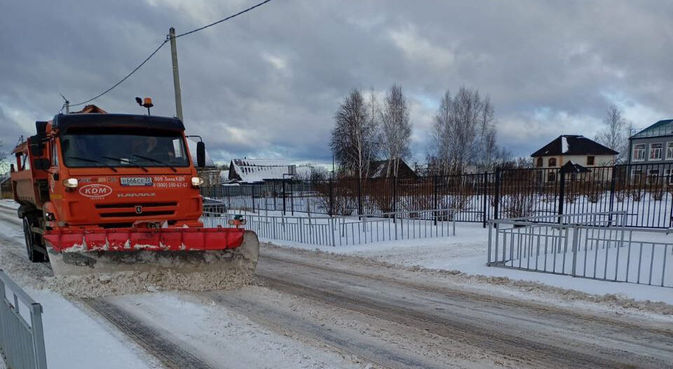 Дорожные службы Клетнянского района вышли на борьбу со снегопадом