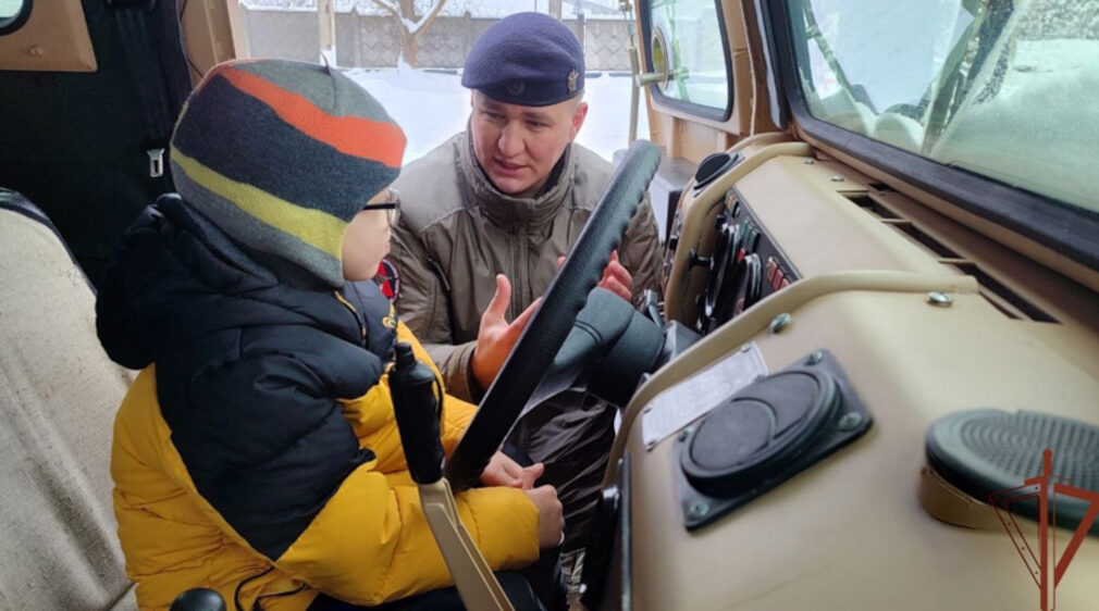 Новогоднее желание 7-летнего Степана из Брянска исполнили бойцы спецназа