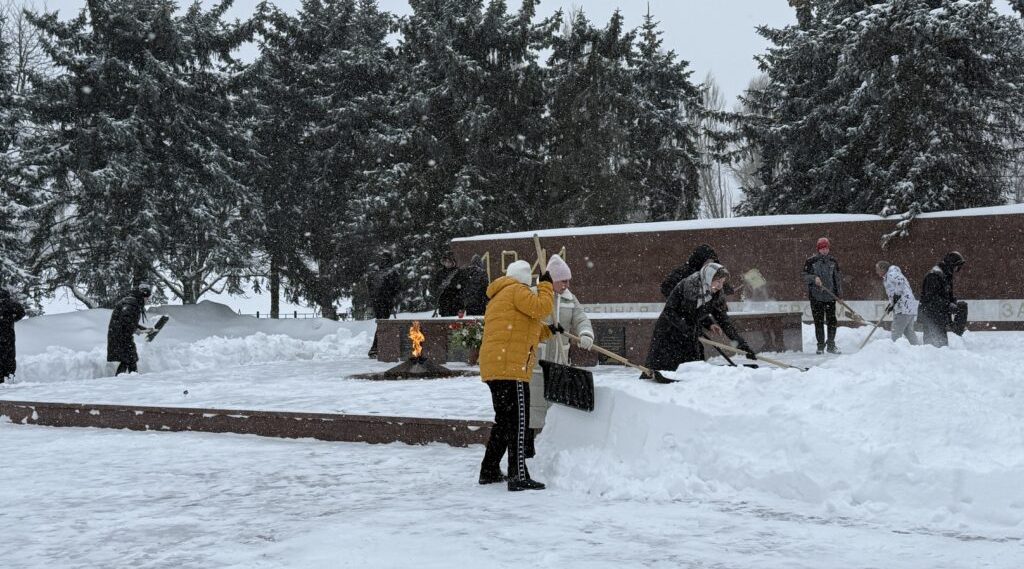 Брянский «Снежный десант» вышел на борьбу со стихией