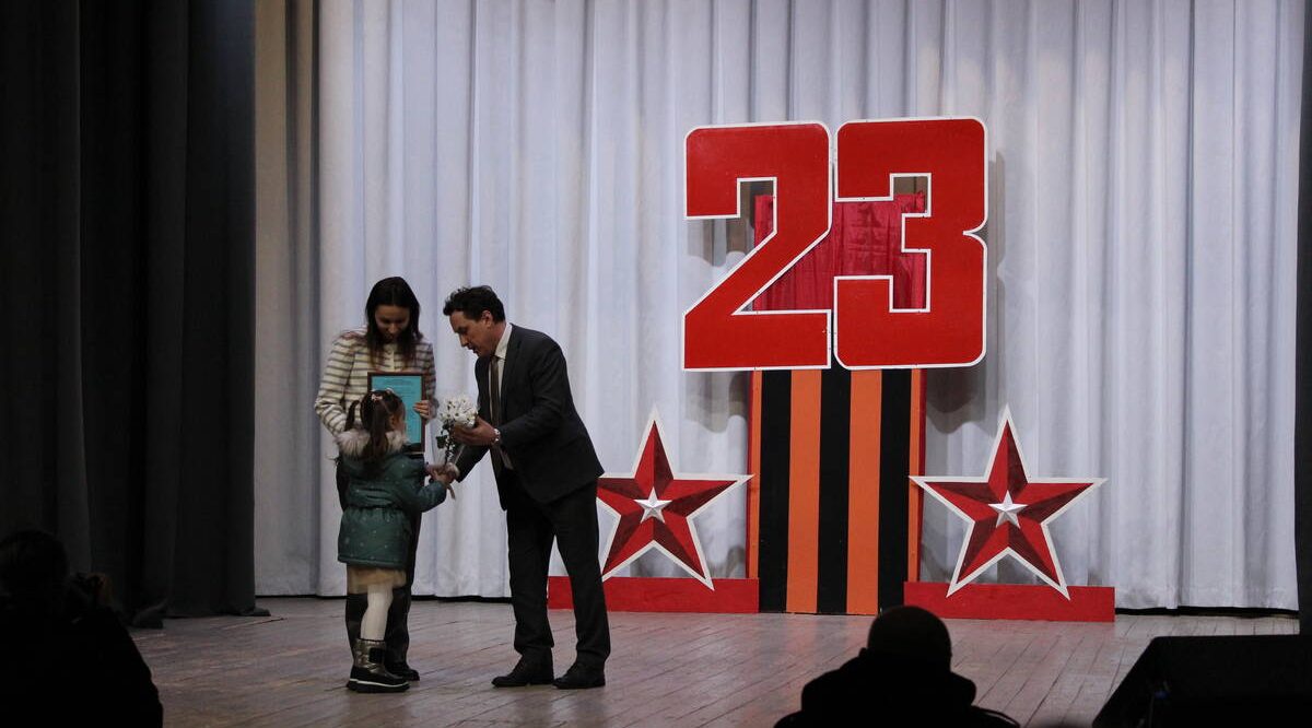 В Климовском районе вручили жилищные сертификаты