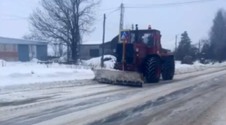 Брянские дорожники ведут борьбу со снегом и наледью
