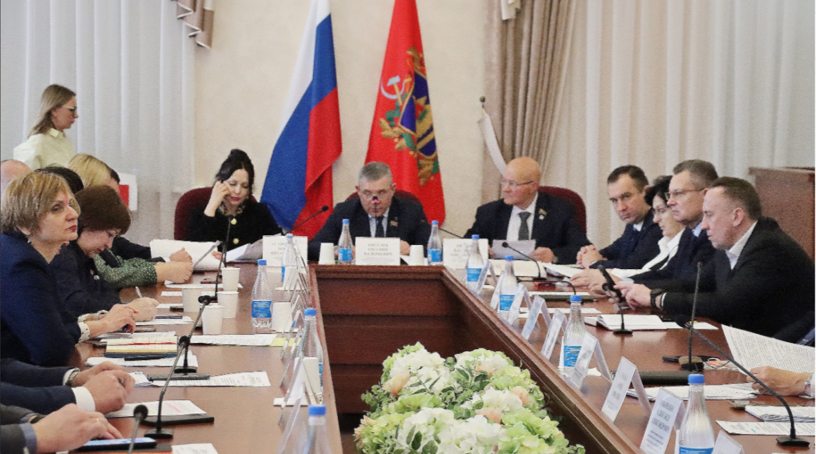 В Брянске обсудили реализацию социально значимых госпрограмм и региональных проектов в прошлом году