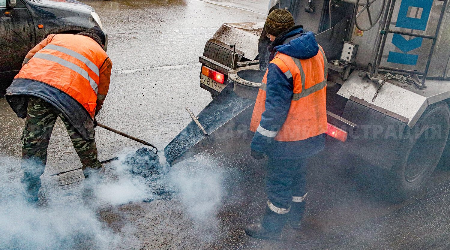 Брянские дороги ремонтируют «Кохером» и рециклерами