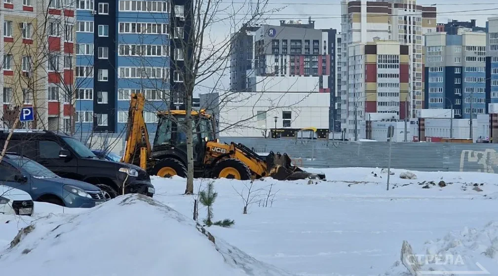 На улицах Брянска дорожники продолжают  убирать снег