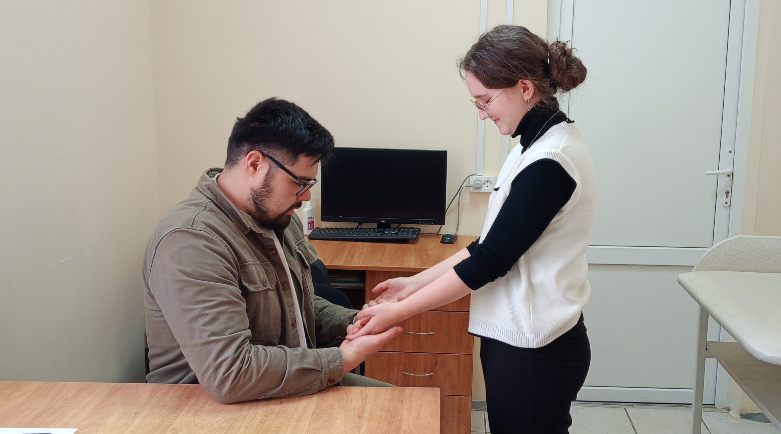 Брянские врачи провели осмотр клетнянских детей