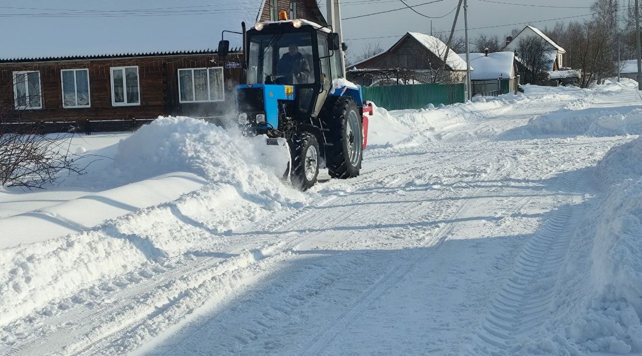 В Брянске и районах области сегодня продолжается уборка снега
