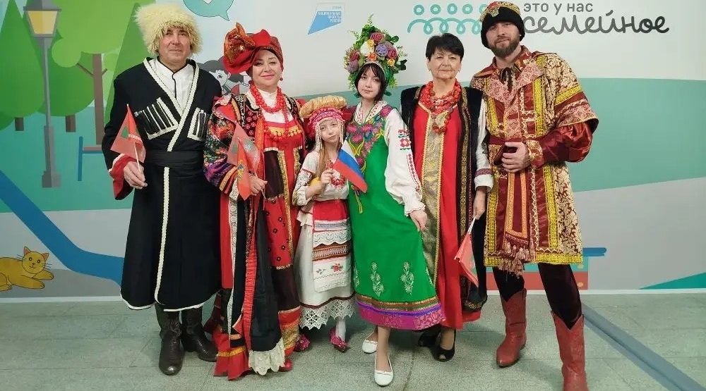 Семья Мурыгиных из Клетни «зажгла» на конкурсе и едет покорять столицу