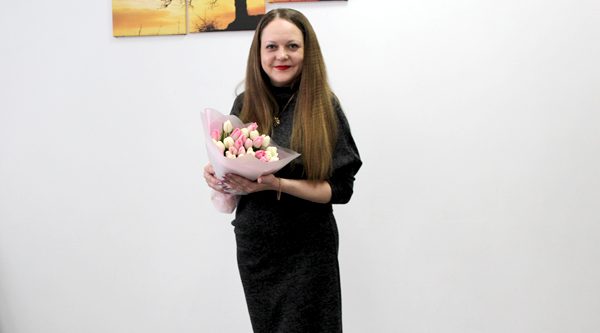 Пусть улыбкой сияют глаза! Будьте любимы и счастливы!