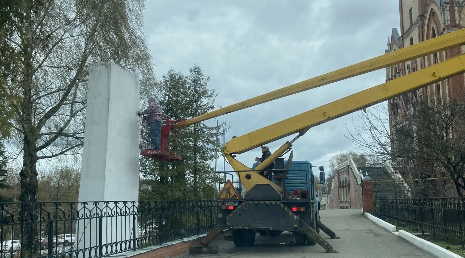 В Бежицком районе отремонтировали памятник Болгарским патриотам