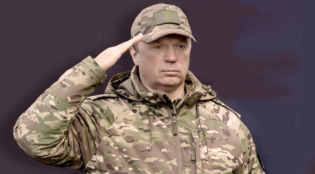 Контракт с руководителем отряда добровольцев-защитников Сергеем Антошиным подписало Минобороны
