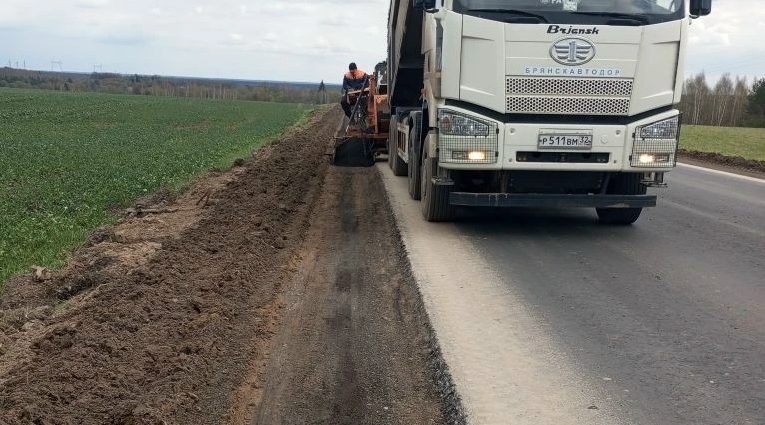По нацпроекту в Выгоничском районе ремонтируют автодорогу