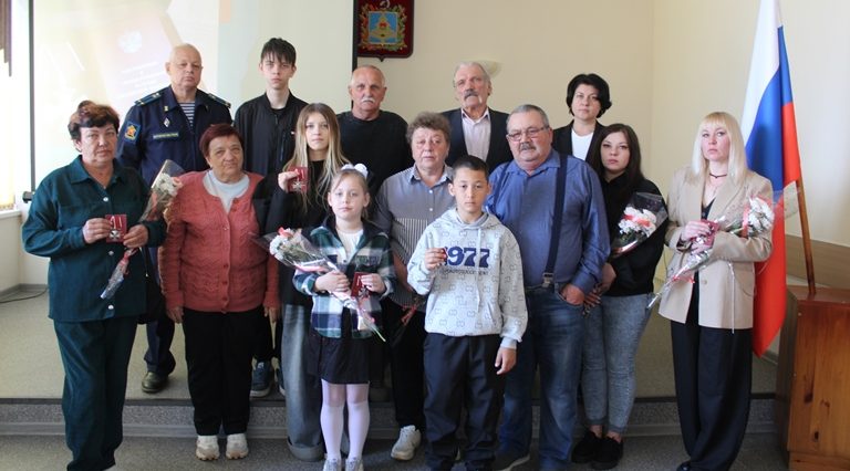 В Клетне вручили ордена Мужества родственникам погибших героев