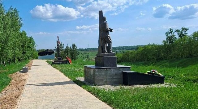 В Севске благоустроили холм Славы