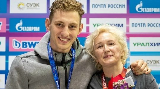 Егор Ковальчук поздравил брянского пловца с победой