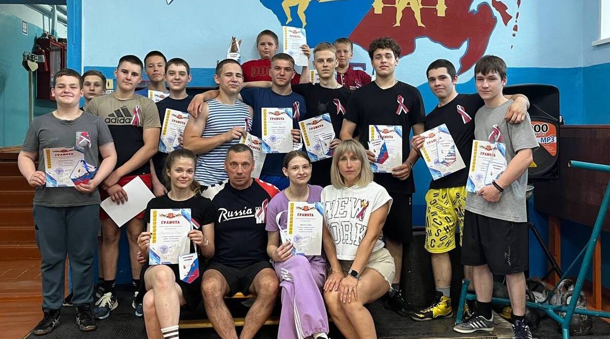 Климовские пауэрлифтеры поддержали акцию «Жми за Россию!»
