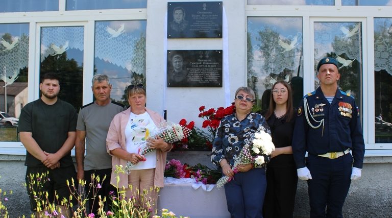В Клетнянском селе Мужиново открыли мемориальные доски павшим участникам СВО