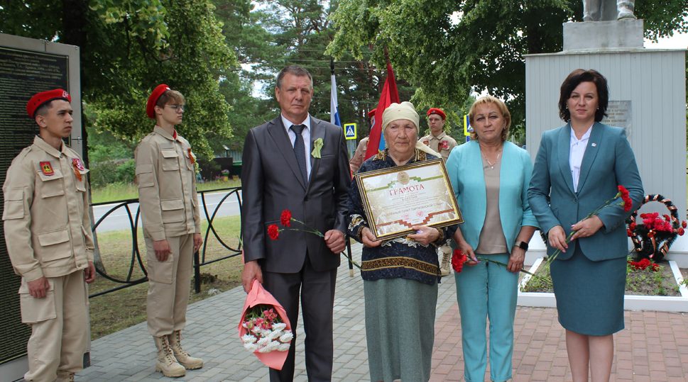 За мужество,  стойкость  и героизм