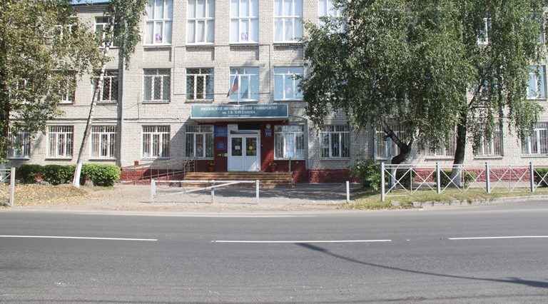 В Брянске обновляют дороги, ведущие к учреждениям образования