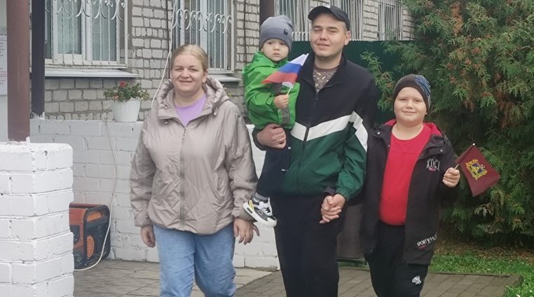 Клетнянцы приходят на избирательные участки семьями