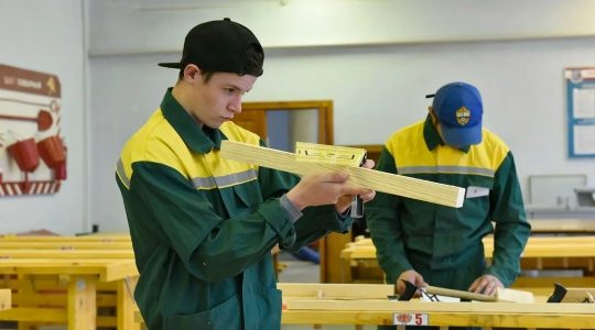 Губернатор Брянщины поздравил работников системы среднего профессионального образования.