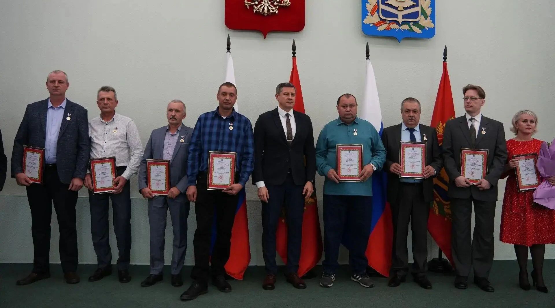 Губернатор поздравил дорожников с наступающим праздником