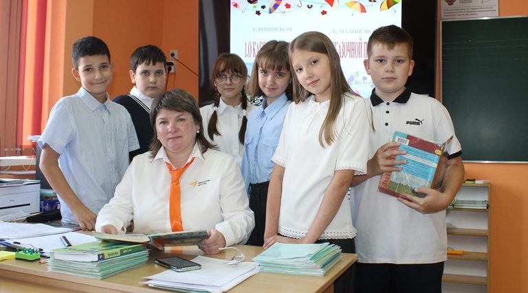 Клетнянские учителя принимают поздравления с профессиональным праздником
