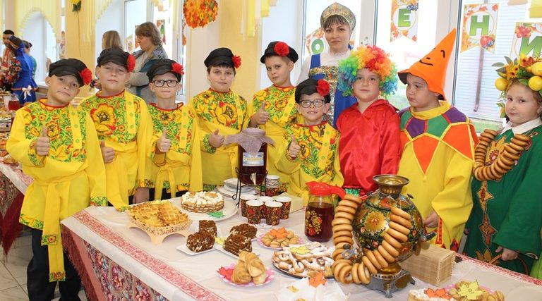 Клетнянские школьники собрали и передали для изготовления маскировочных сетей 71 тысячу рублей