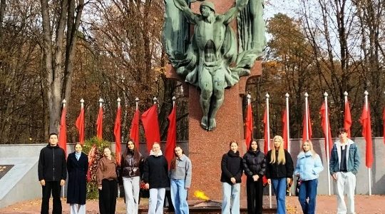 Студенты-медики Брянского базового медицинского колледжа благоустроили Аллею партизан