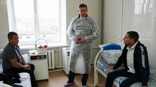 Брянский губернатор навестил пострадавших от атаки на автобус